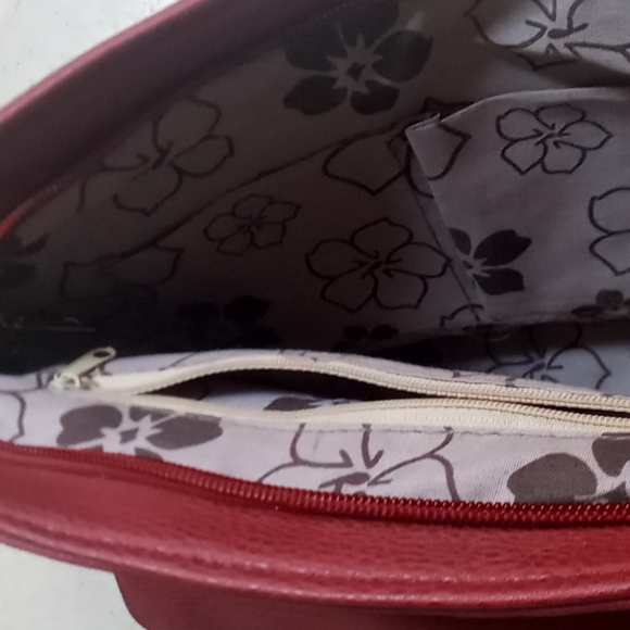 Red fringe purse - Picture 2 of 3